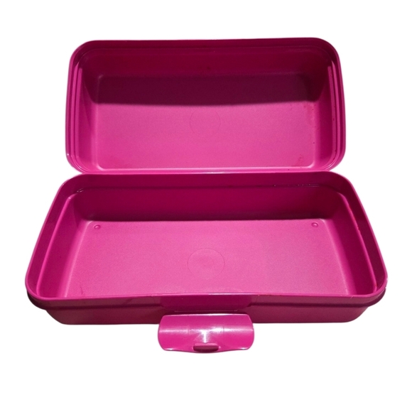 Tupperware Hello Kitty 2011 Lunch Box - Picture 3 of 4